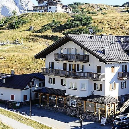 ホテル Alpenrose サン・マルティーノ・ディ・カストロッツァ エクステリア 写真